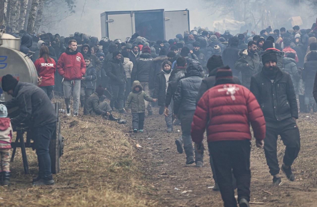 Kryzys migracyjny. Turcja zakazuje migrantom lotów do Mińska [RELACJA]