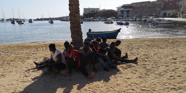 Kryzys na Lampedusie: Ponad tysiąc migrantów na wyspie /CONCETTA RIZZO /PAP/EPA