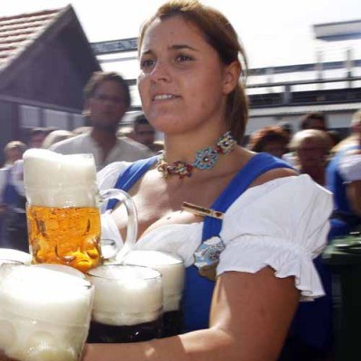 Kryzys nie wpłynął na ilość wypitego piwa podczas Oktoberfest /AFP
