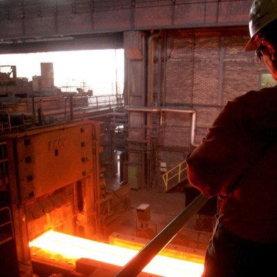Kryzys spowodował ograniczenie produkcji stali /AFP