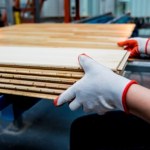 Kryzys w branży drzewnej i meblarskiej. Producenci stawiają na cieńszą sklejkę