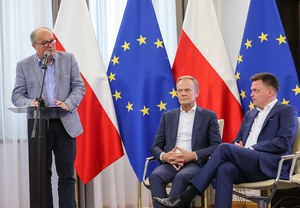 Kryzys zaufania na opozycji po głosowaniu Polski 2050 Szymona Hołowni