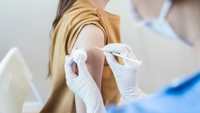 Krztusiec i błonica - czy dorośli powinni się doszczepiać?