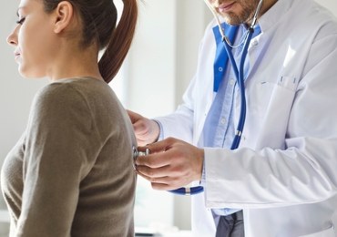 Krztusiec nie tylko u dzieci. Ekspertka: Każdy dorosły powinien się zaszczepić