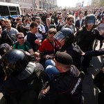 Krzyczeli, że Putin nie jest ich carem. Rosyjska policja zatrzymała ponad 1000 osób