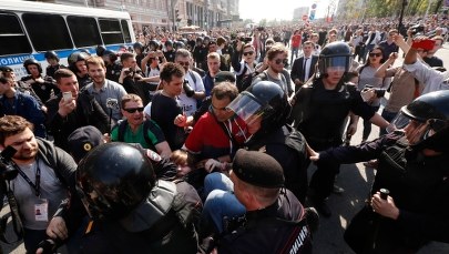 Krzyczeli, że Putin nie jest ich carem. Rosyjska policja zatrzymała ponad 1000 osób