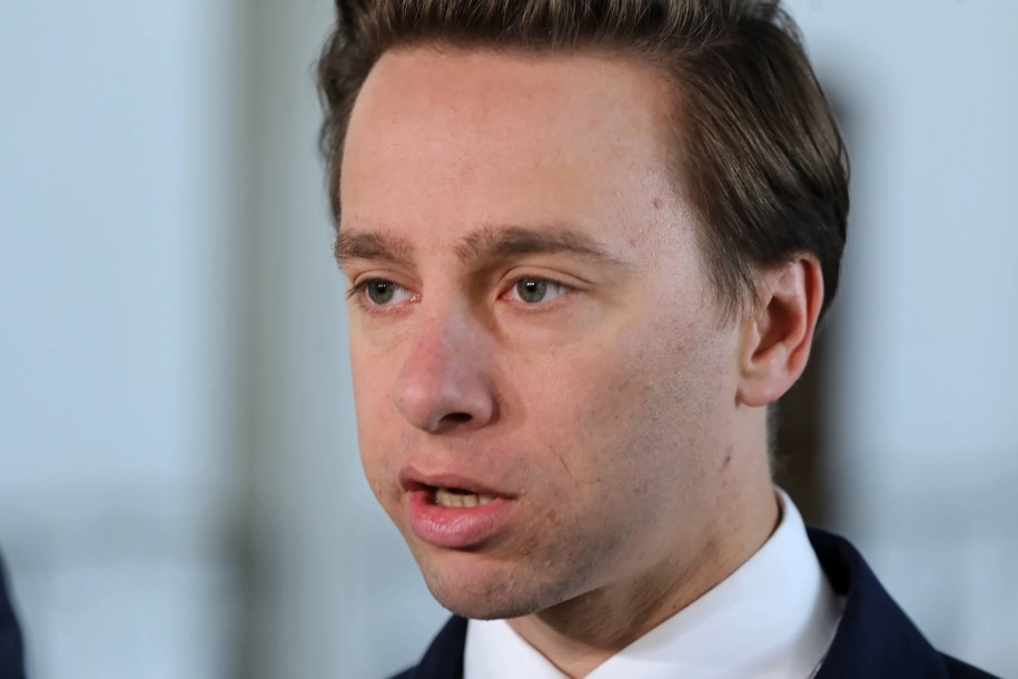 Krzysztof Bosak /Tomasz Gzell    /PAP