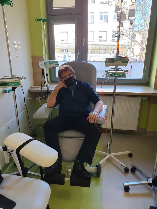 Krzysztof Cwynar w szpitalu przechodzi chemioterapię /pomponik exclusive