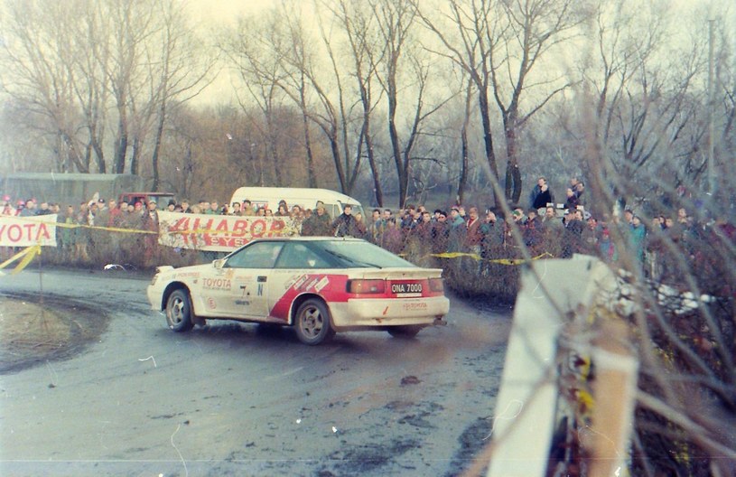 Krzysztof Hołowczyc i Robert Burchardt na trasie 31. Rajdu Barbórka, grudzien 1993 /Informacja prasowa