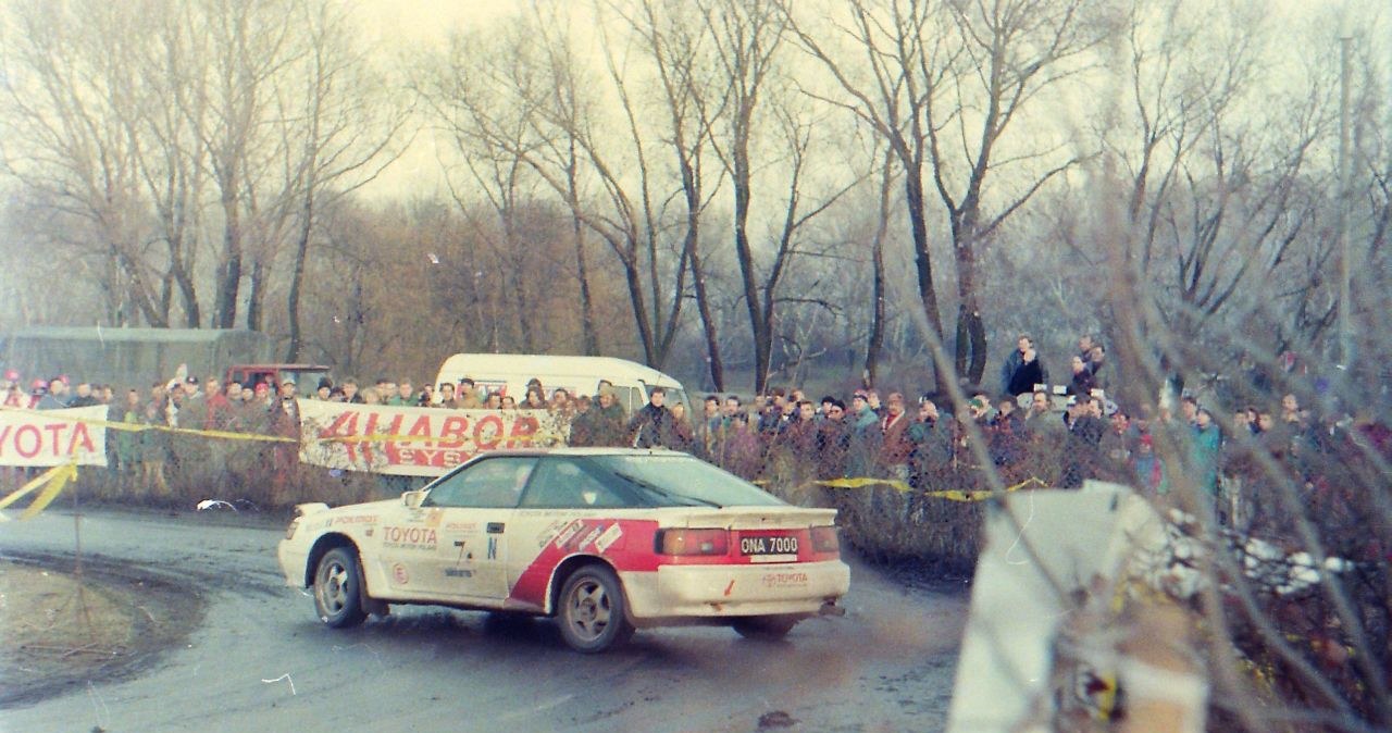 Krzysztof Hołowczyc i Robert Burchardt na trasie 31. Rajdu Barbórka, grudzien 1993 /Informacja prasowa