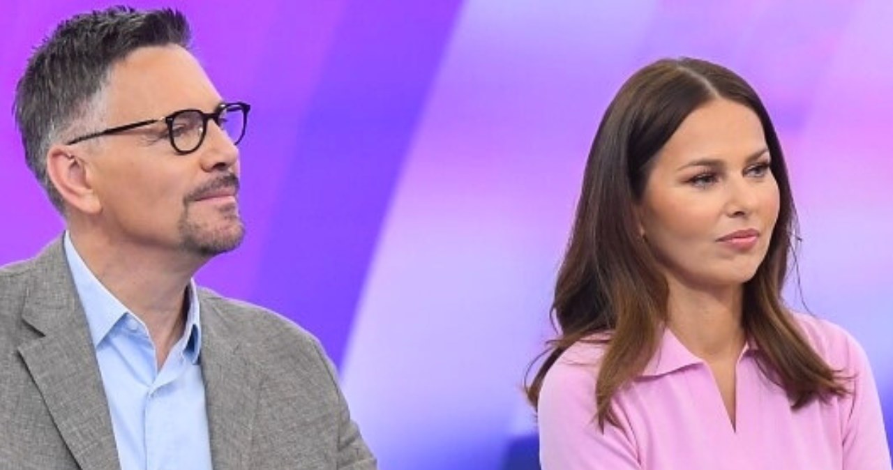 Krzysztof Ibisz i Paulina Sykut-Jeżyna w studiu "halo, tu polsat" /AKPA