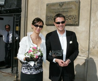 Krzysztof Ibisz szybko pozbierał się po rozwodzie. Zaledwie rok po tym smutnym wydarzeniu ponownie stanął przed ołtarzem. Tym razem jego wybranką została aktorka Anna Nowak.