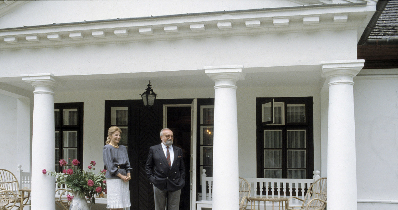 Krzysztof Penderecki i Elżbieta Penderecka w swoim odremontowanym dworze. Lusławice, 08.1980. Pierwszy Festiwal w Lusławicach. /FORUM /Agencja FORUM