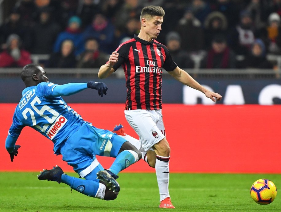 Krzysztof Piątek i Kalidou Koulibaly /DANIEL DAL ZENNARO  /PAP/EPA