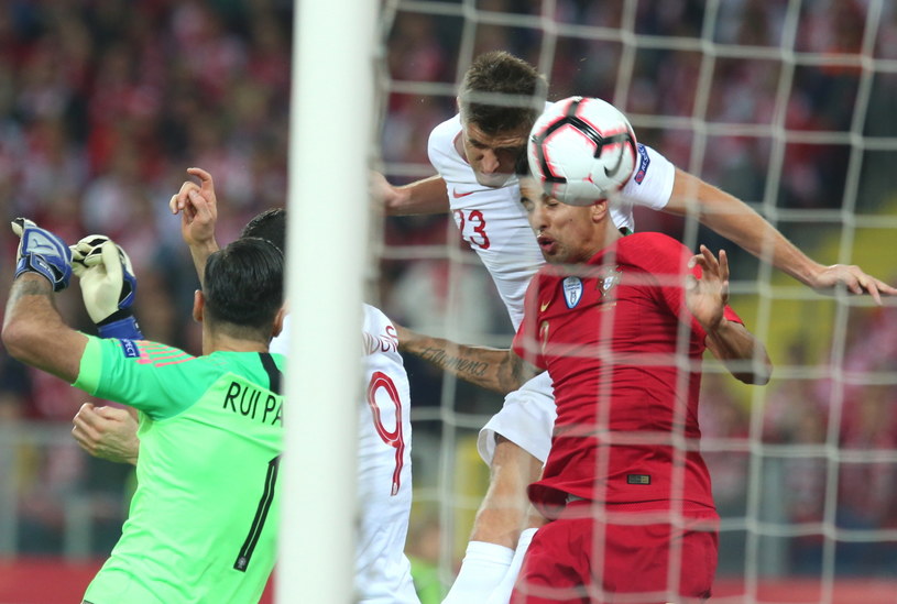 Polska - Portugalia 2-3 w Lidze Narodów. Oceny Polaków Krzysztof Piątek strzela gola w meczu z Portugalią / Andrzej Grygiel /PAP