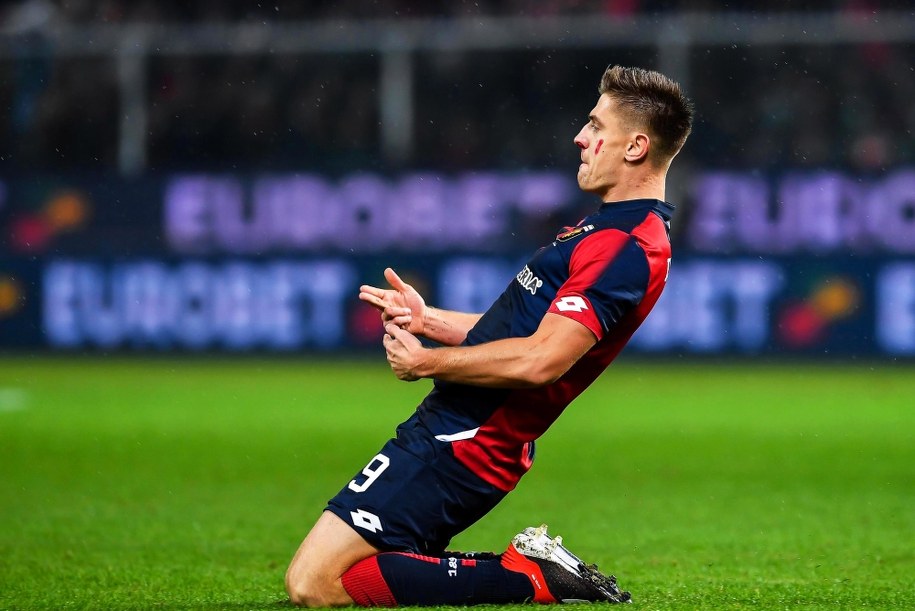 Krzysztof Piątek zaliczył fenomenalny początek sezonu w Genoi /SIMONE ARVEDA /PAP/EPA