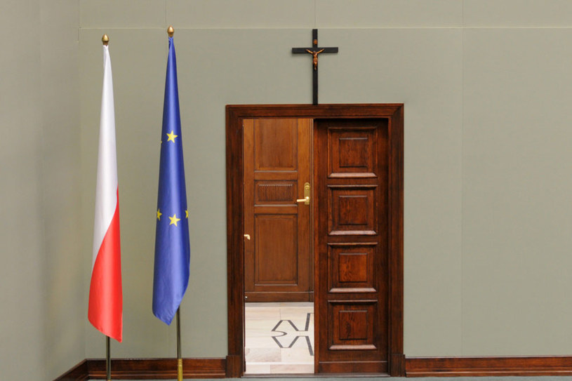 Krzyż na ścianie Sali Posiedzeń Sejmu /Adam Stępień /Reporter