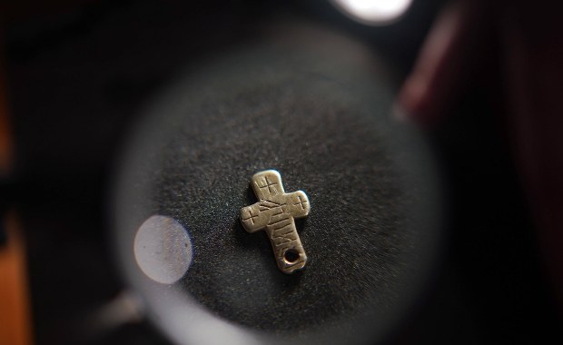 Krzyż pokryty runami. Naukowcy go odczytali, byli zaskoczeni