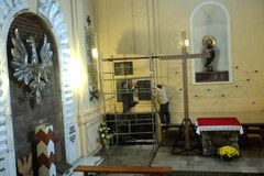 Krzyż smoleński w kościele św. Anny