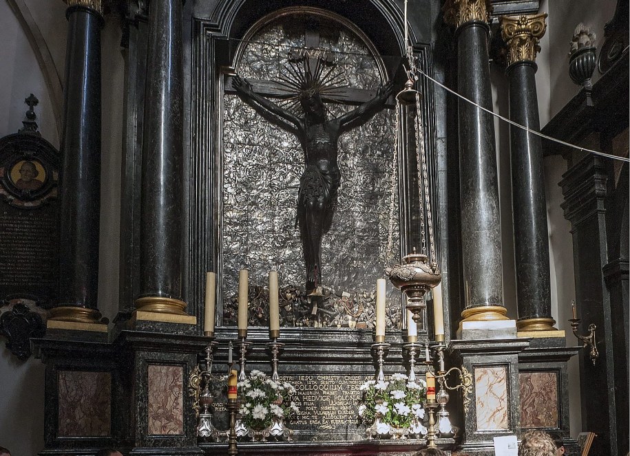 Krzyż św. Jadwigi na Wawelu /Jerzy Ochoński   /PAP