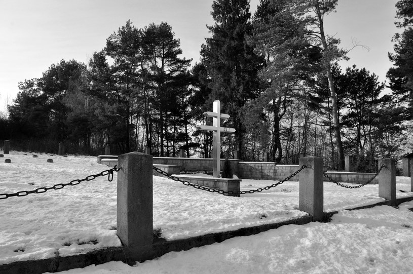 Krzyż upamiętniający żołnierzy słowackich na cmentarzu koło Załuża /Waldemar Bałda /Archiwum autora