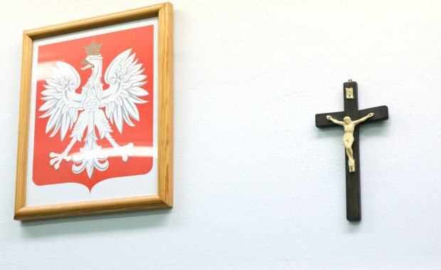 Krzyż w szkolnym koszu na śmieci. Biskupi chcą "zdecydowanych działań"