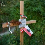 ​Krzyże w zaroślach. Dewastacja na Kopcu Powstania Warszawskiego