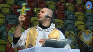 Ks. Daniel Galus zawieszony. "Na spotkaniach z nim ludzie tracą świadomość"