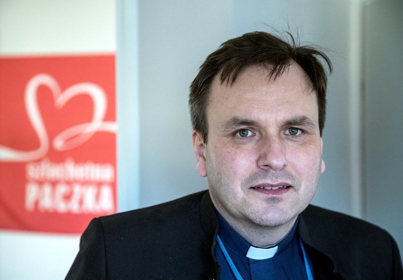 Ks. Grzegorz Babiarz (na zdjęciu) poinformował, że jego prawnicy 25 lutego złożyli w Sądzie Rejonowym w Krakowie wniosek o dokonanie wpisu do Krajowego Rejestru Sądowego /Jan Graczyński /East News