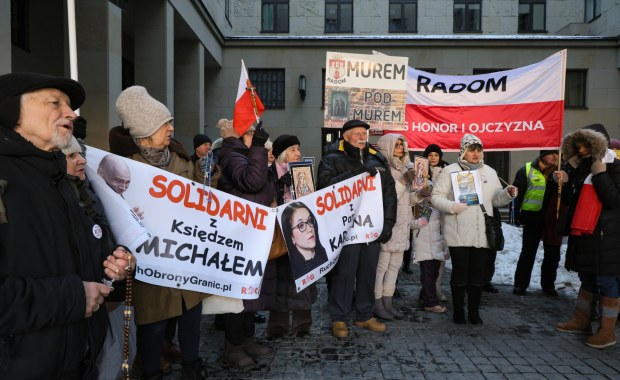 Ks. Michał O. przed sądem. Ruszył proces ws. Funduszu Sprawiedliwości