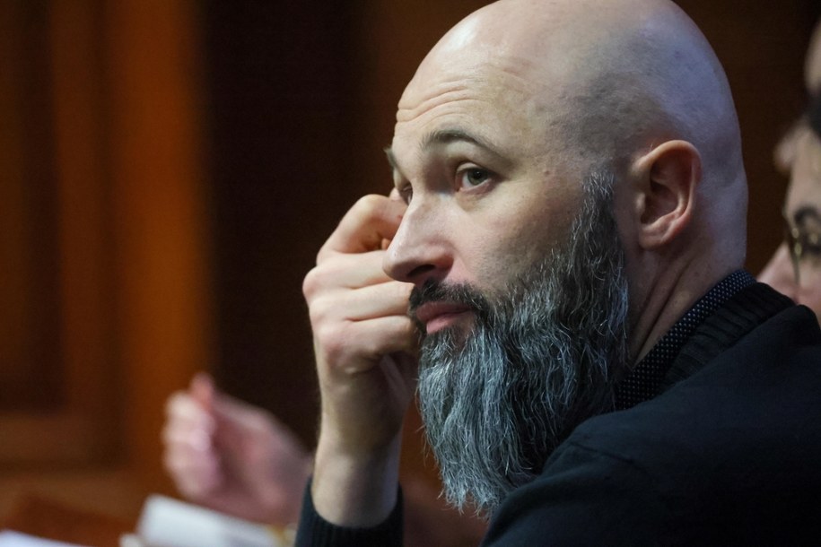 Ks. Michał Olszewski na sali sądowej /Leszek Szymański /PAP