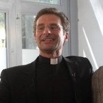 Ksiądz Charamsa zawieszony w czynnościach kapłańskich. Wcześniej ogłosił, że jest gejem