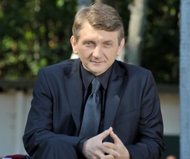 Ksiądz myślał o apostazji, a czarny charakter oddał życie Bogu. Co z obsadą "Plebanii”? 