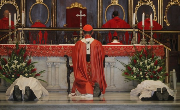 Ksiądz uruchomił dzwon kościelny, po czym został wydalony z kraju