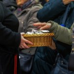 Ksiądz z Małopolski podał, ile wierni przekazali w kopertach. "Bóg zapłać"