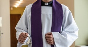 Ksiądz zaatakował siekierą i podpalił. Brat zabitego ujawnia nowe fakty