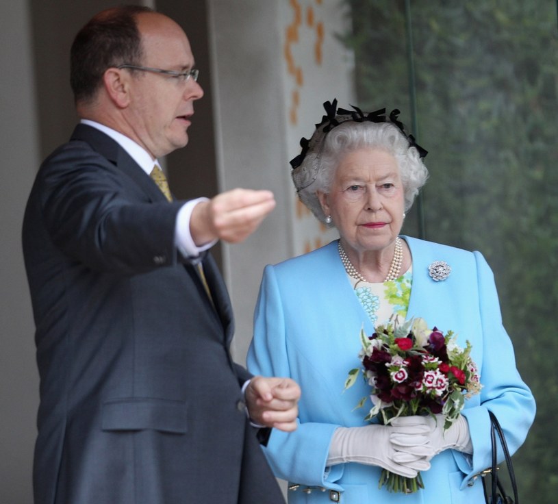 Książę Albert II i królowa Elżbieta II /Chris Jackson /Getty Images