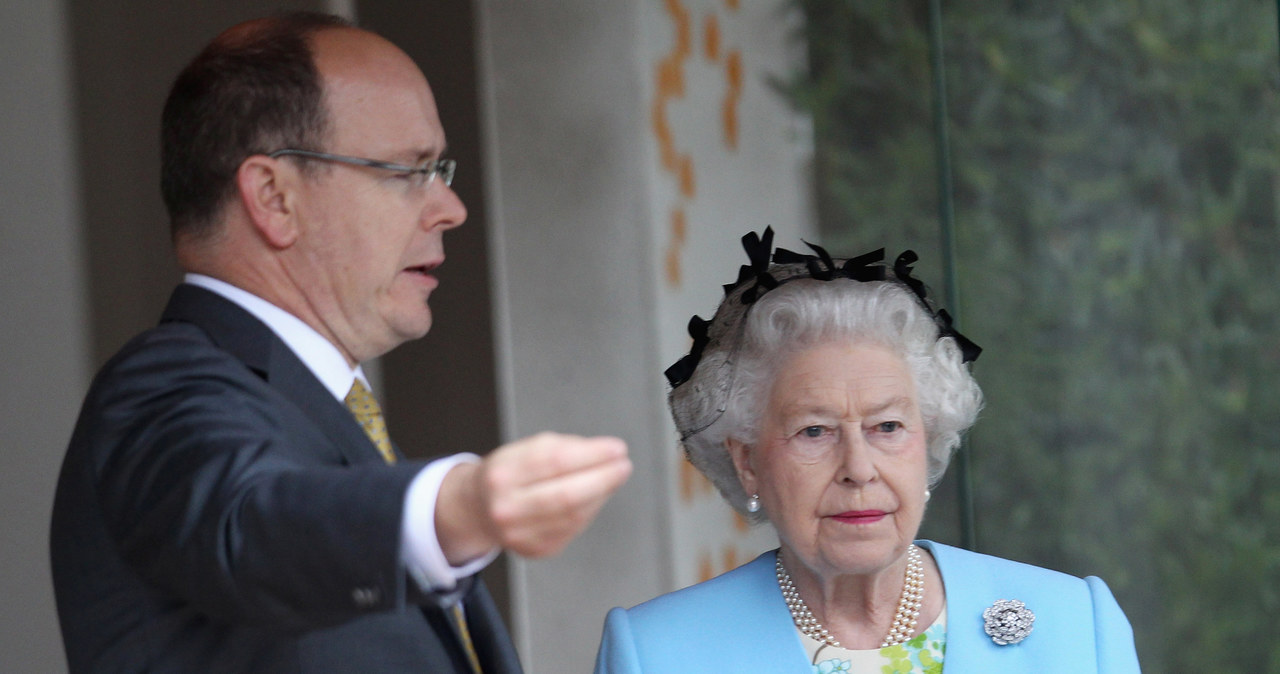 Książę Albert II i królowa Elżbieta II /Chris Jackson /Getty Images