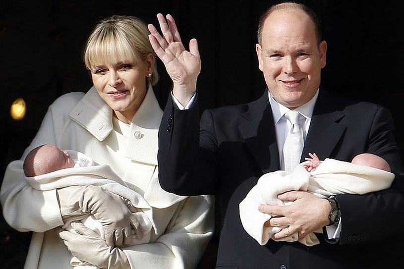 Książę Albert II i księżna Charlene z Monako ochrzczą swoje dzieci, bliźnięta Jacquesa i Gabriellę, w najbliższą niedzielę /East News