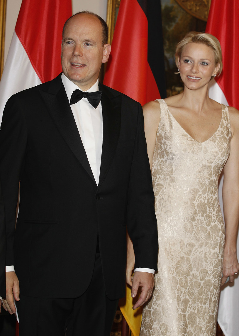 Książę Albert, władca Monako i jego żona Charlene, to wujek i ciocia Andrei /Getty Images