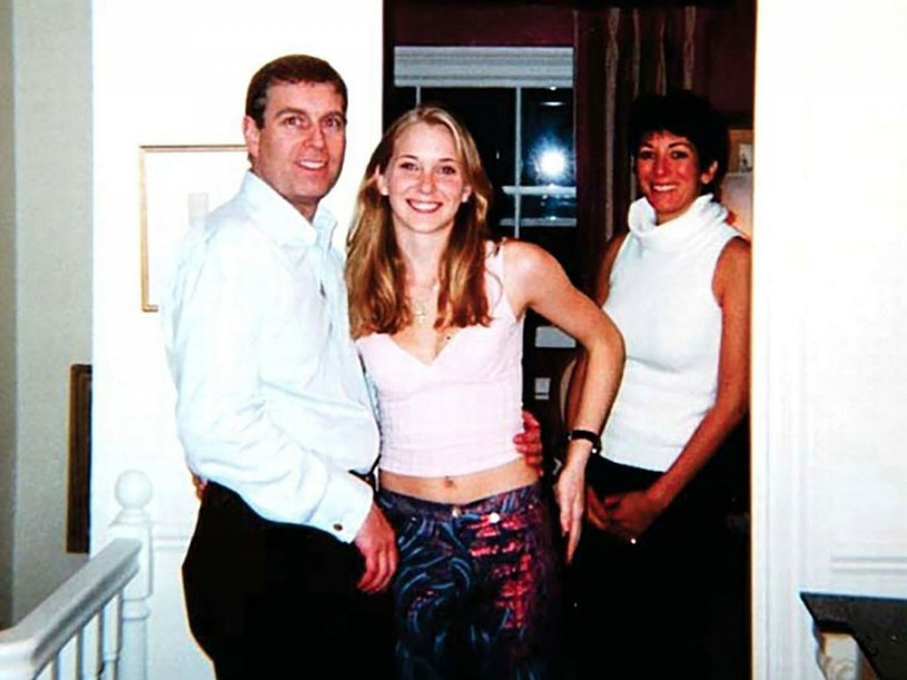 Książę Andrzej, Virginia Giuffre i Ghislaine Maxwell w 2001 roku /Twitter / BEEM/Beem /East News