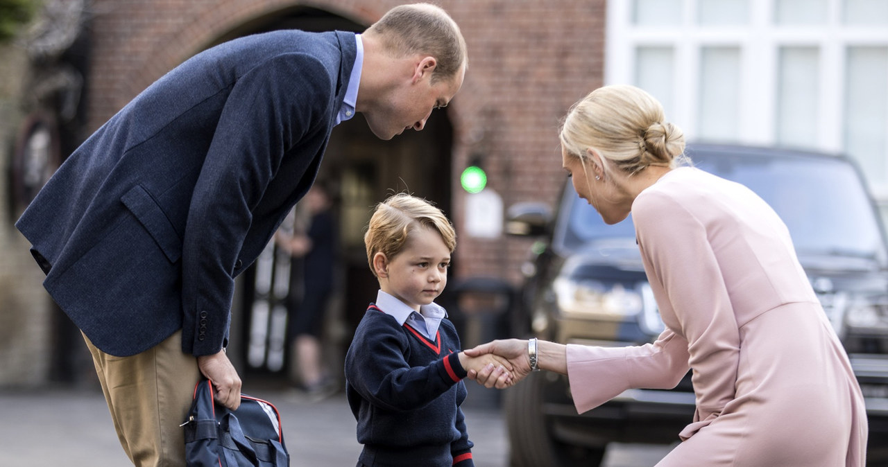 Książę George podczas pierwszego dnia w szkole /- /East News