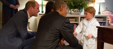 Książę George przywitał Baracka Obamę w… piżamie