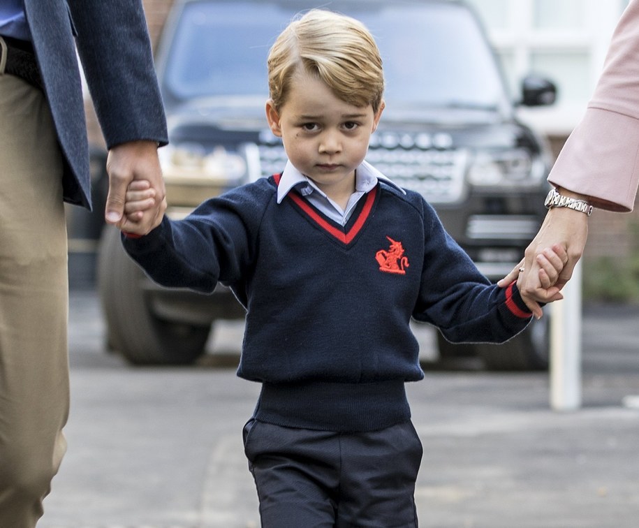 Książę George w drodze na pierwsze zajęcia w szkole /STR / POOL  /PAP/EPA