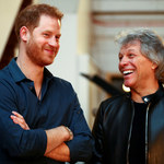 Książę Harry i Bon Jovi w utworze "Unbroken". "Ten utwór jest nawiedzony"