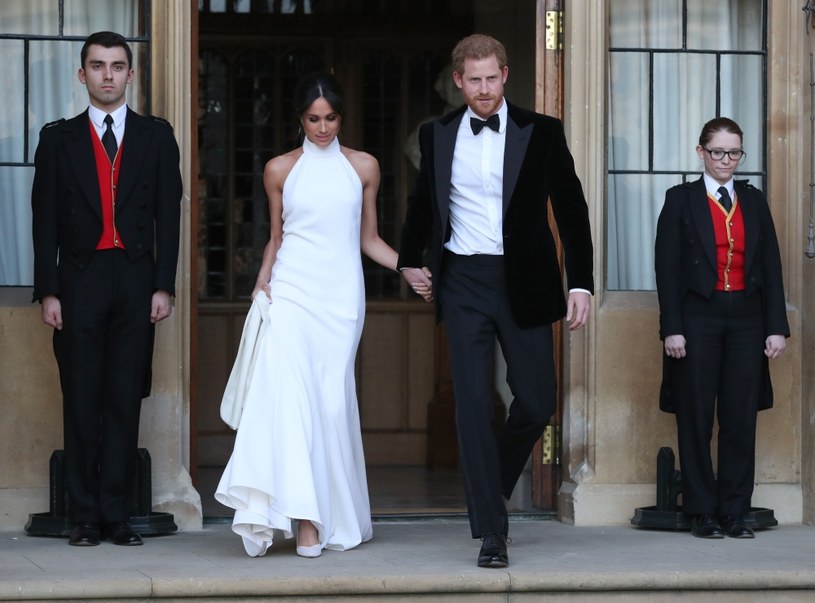 Książę Harry i Meghan Markle w kreacjach weselnych /AFP