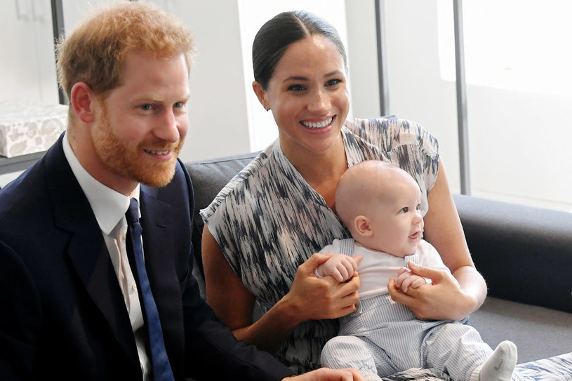 Książę Harry i Meghan Markle z synkiem Archiem /	Toby Melville /Getty Images