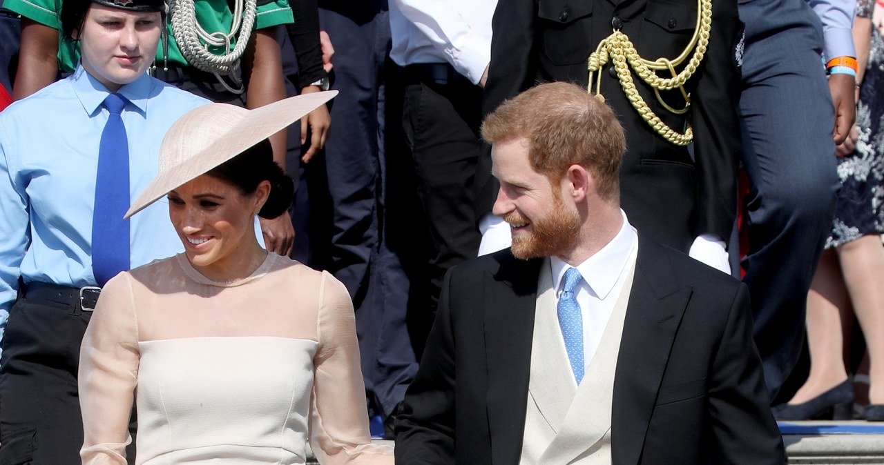 Książę Harry i Meghan na oficjalnych zdjęciach dużo się uśmiechali /Chris Jackson /Getty Images