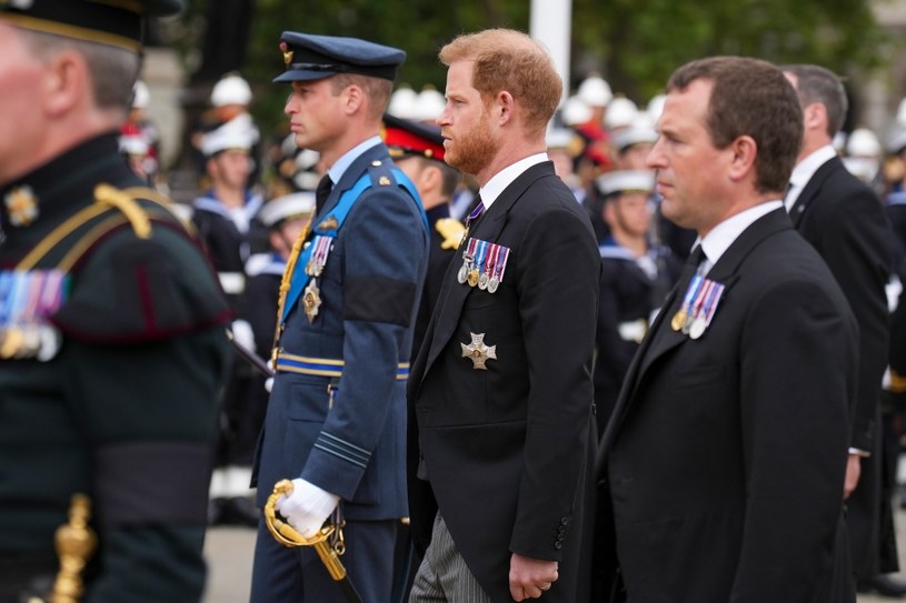 Książę Harry jednak bez munduru na pogrzebie królowej Elżbiety II. To nie jedyny cios 