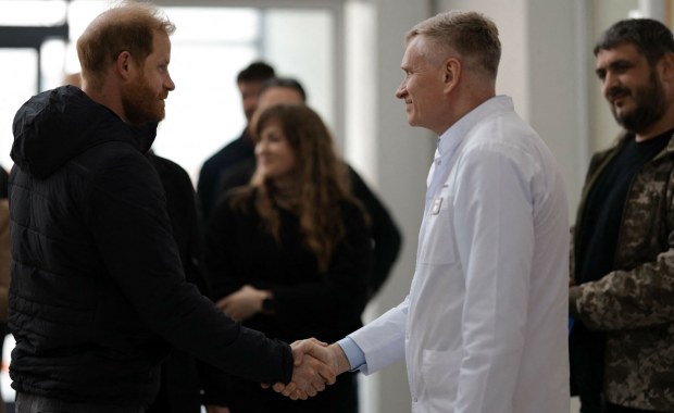 Książę Harry odwiedził rannych we Lwowie. Niezapowiedziana wizyta